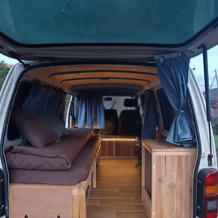 Κάμπινγκ Classical Campervan To Rent For Over 25 Years Old